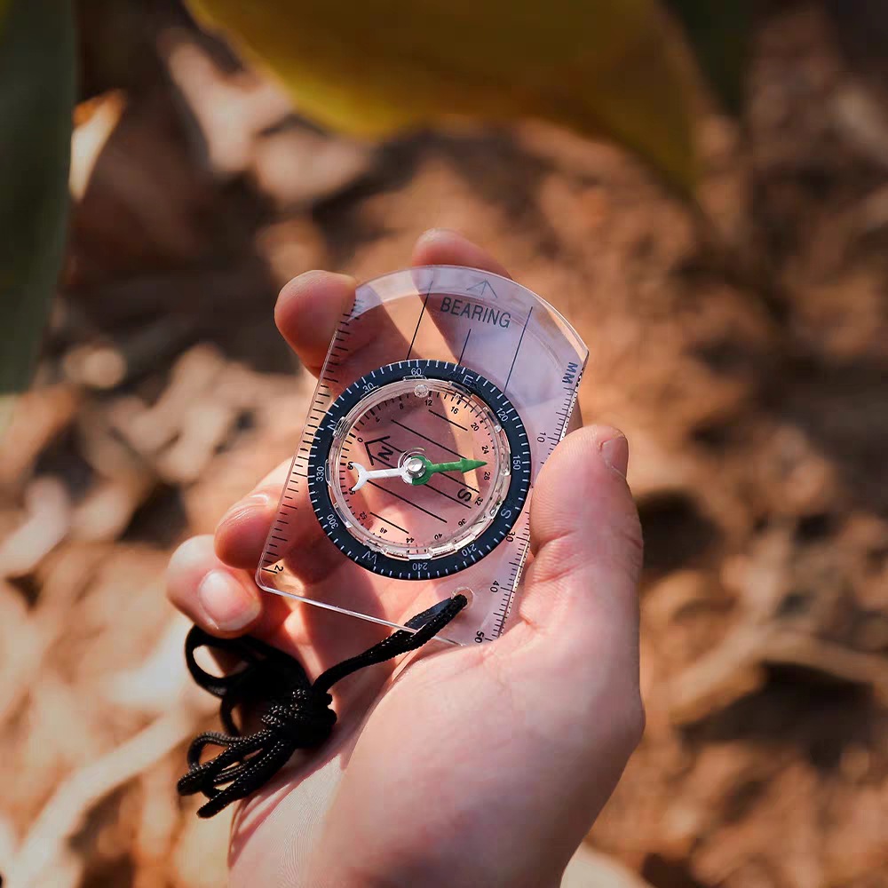 Compass Keychain Mini - 1個/2個セット 新型アウトドアミニアクリル透明スケールコンパス、地図測定用方向指示オフロードキーホルダー吊り下げロープコンパス
