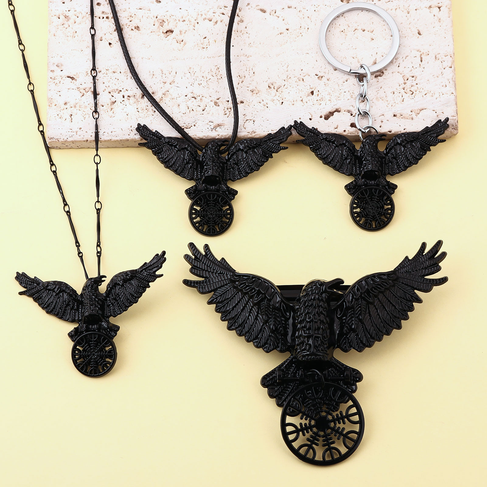 ヴィンテージ バイキング ブラック クロウ ネックレス オー - Compass Keychain Mini のレビューと価格